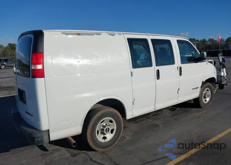 2005 GMC Savana Standard z USA, uszkodzony, nr VIN 1GTGG25V151253369